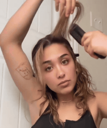 Brosse Chauffante IconHair™ – Lissage Express & Anti-Frisottis